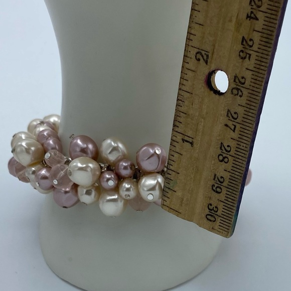 Liz Claiborne Faux Pearl Pink White Beaded Stretch Cha Cha Bracelet - Picture 5 of 10